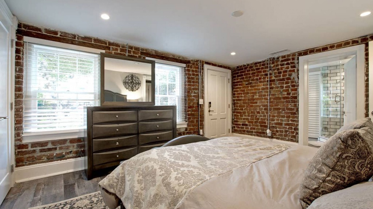 Photo of Bedroom in Historic District - North