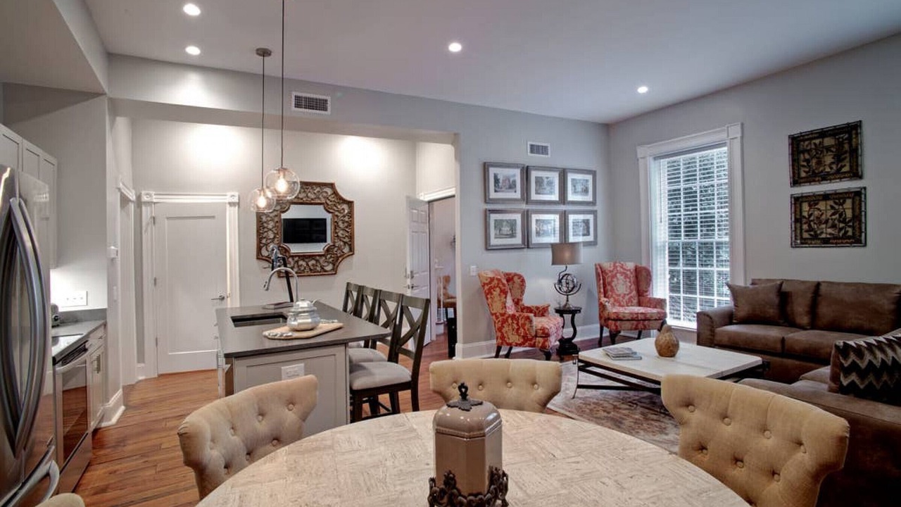 Photo of Livingroom in Historic District - North