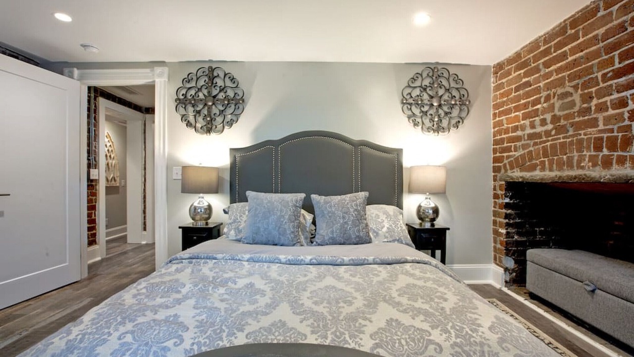 Photo of Bedroom in Historic District - North