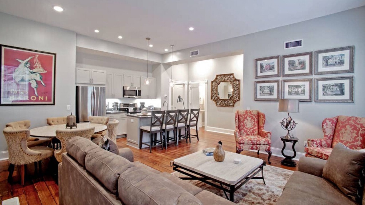 Photo of Livingroom in Historic District - North