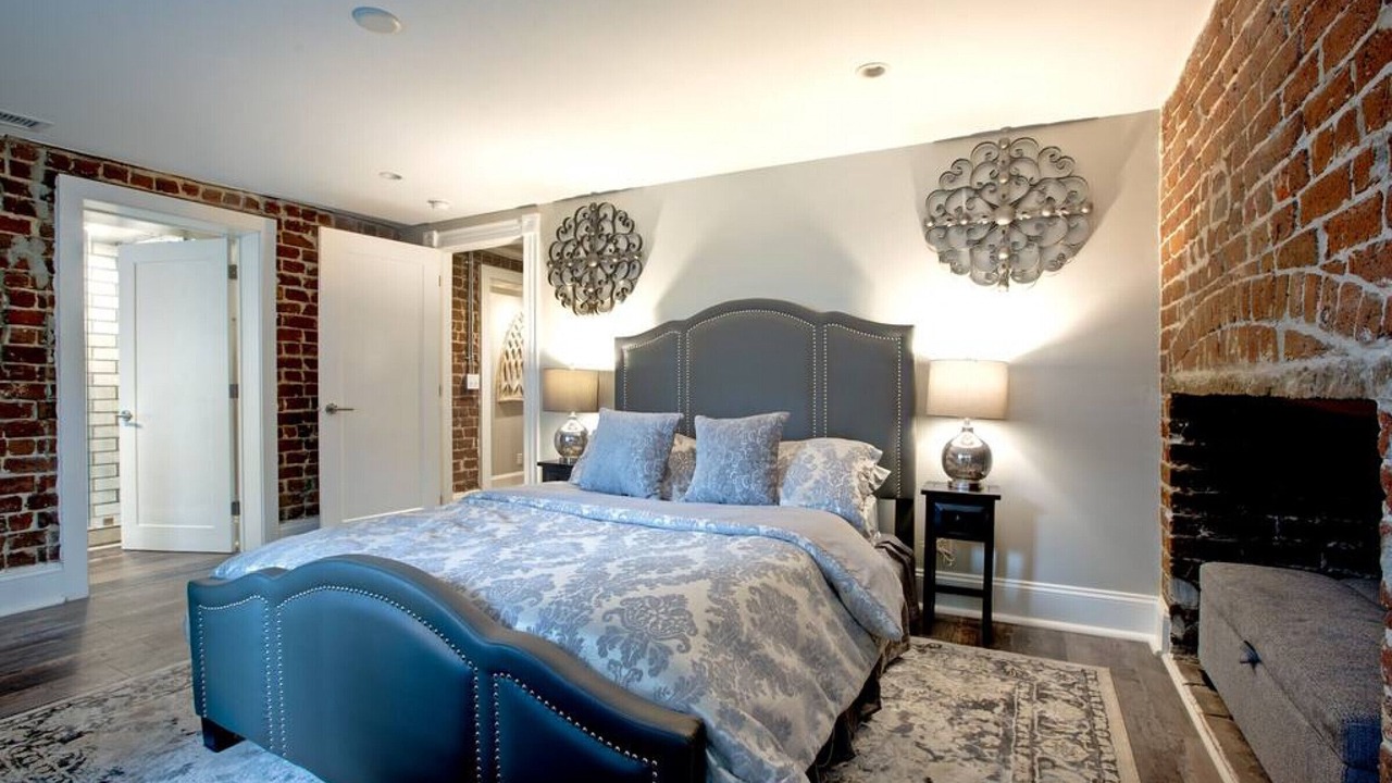 Photo of Bedroom in Historic District - North