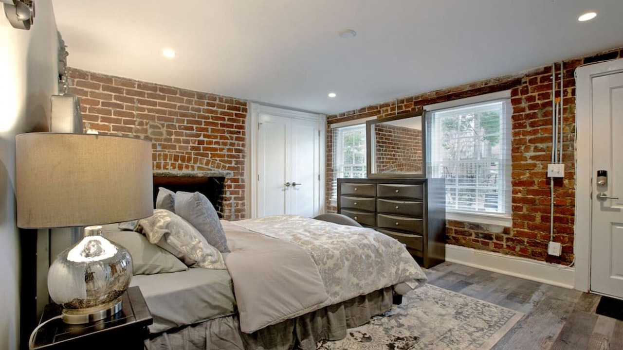 Photo of Bedroom in Historic District - North