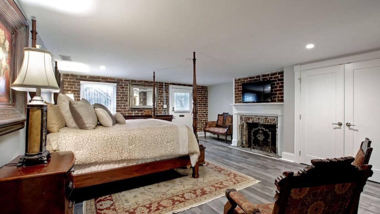 Photo of Bedroom in Historic District - North