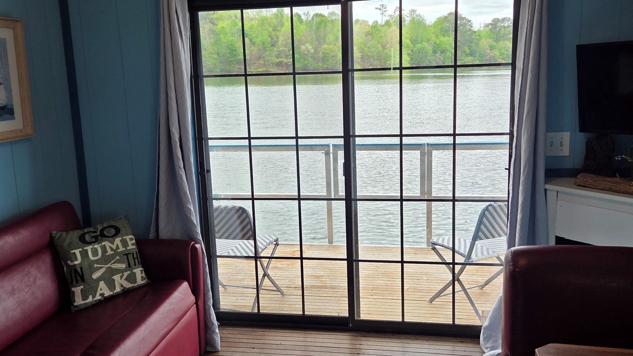 Photo of Livingroom in Guntersville