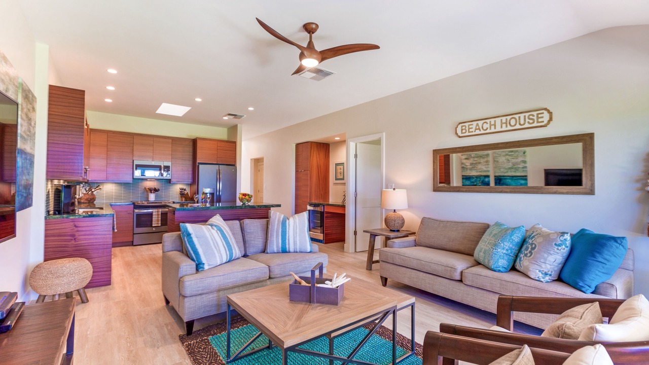 Photo of Livingroom in Historic Lahaina Front Street