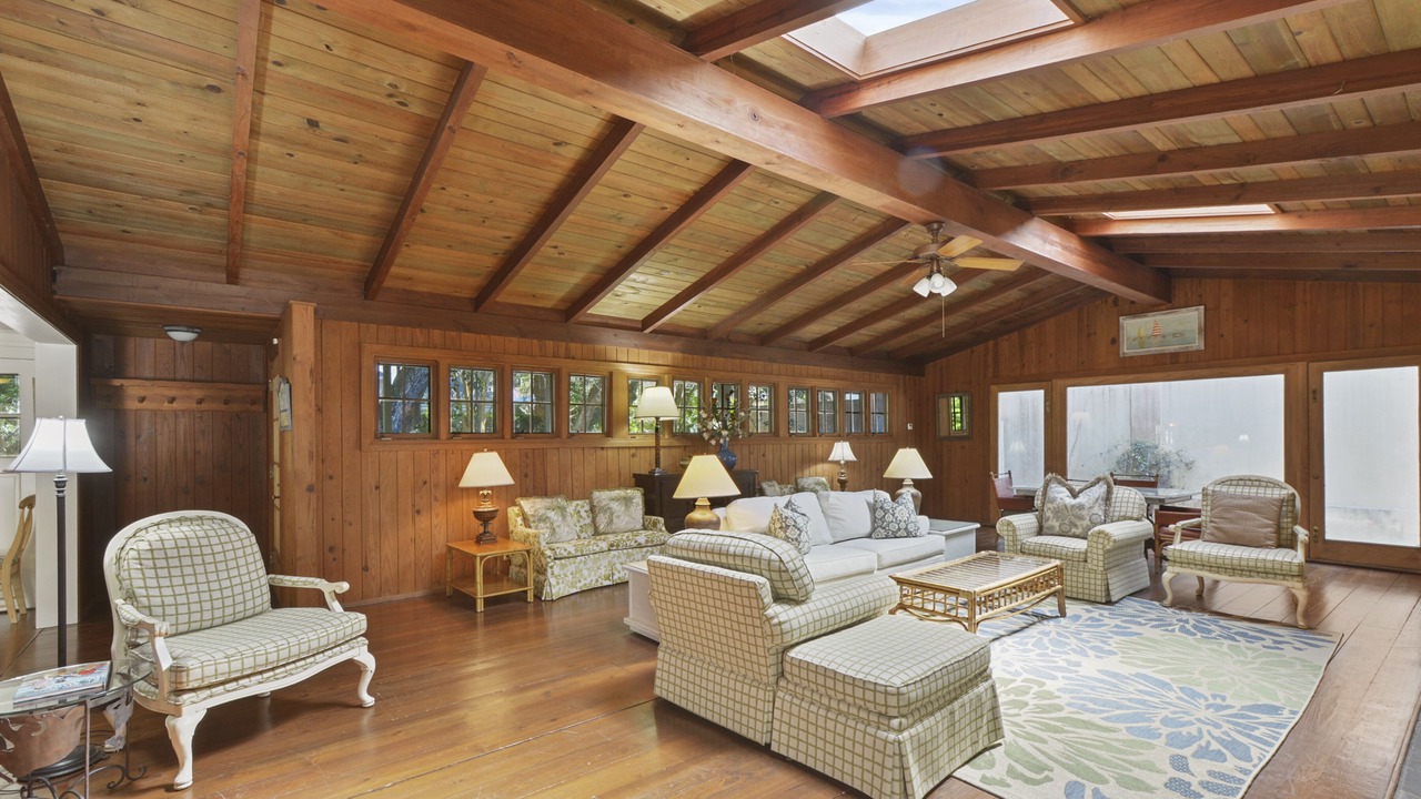 Photo of Livingroom in King City