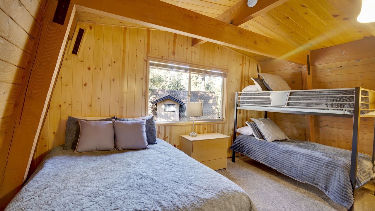 Photo of Bedroom in Summit Estates