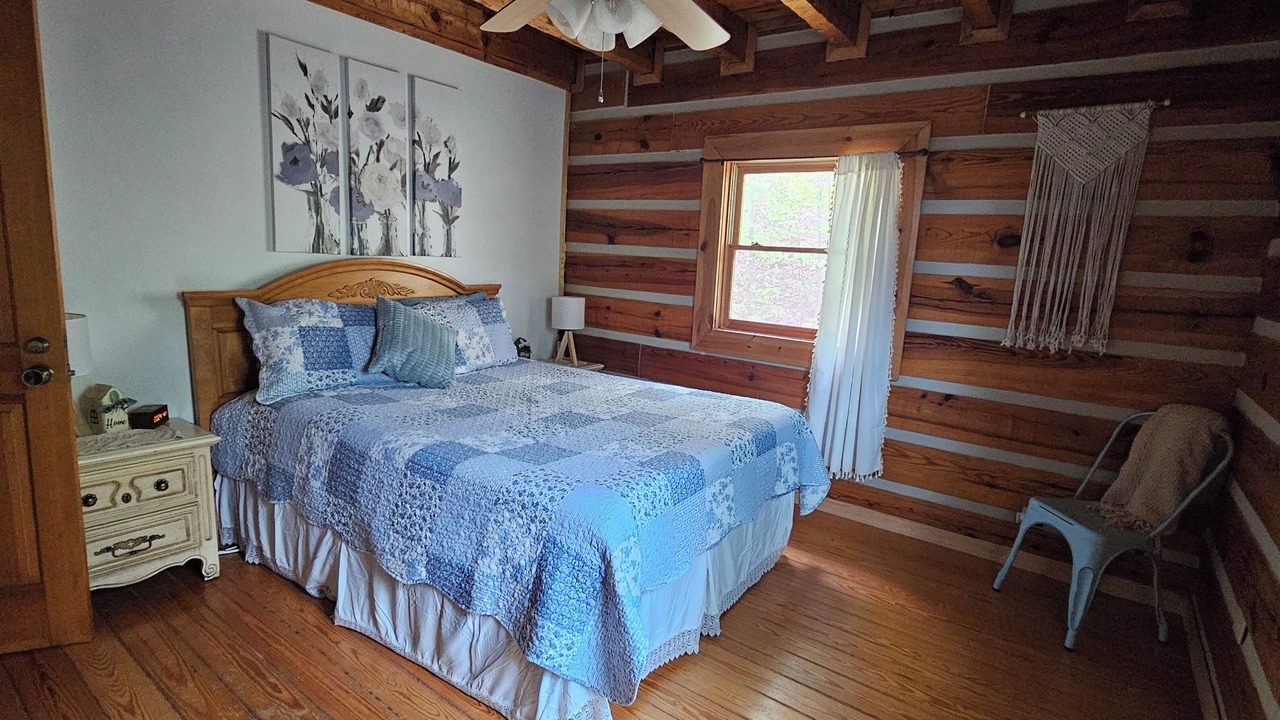 Photo of Bedroom in Hot Springs