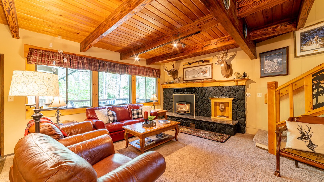 Photo of Livingroom in Glacier