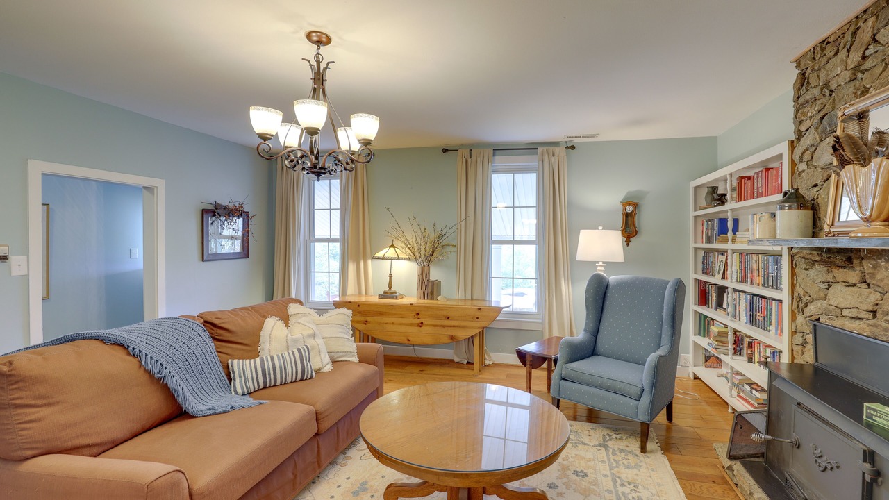 Photo of Livingroom in Weaverville