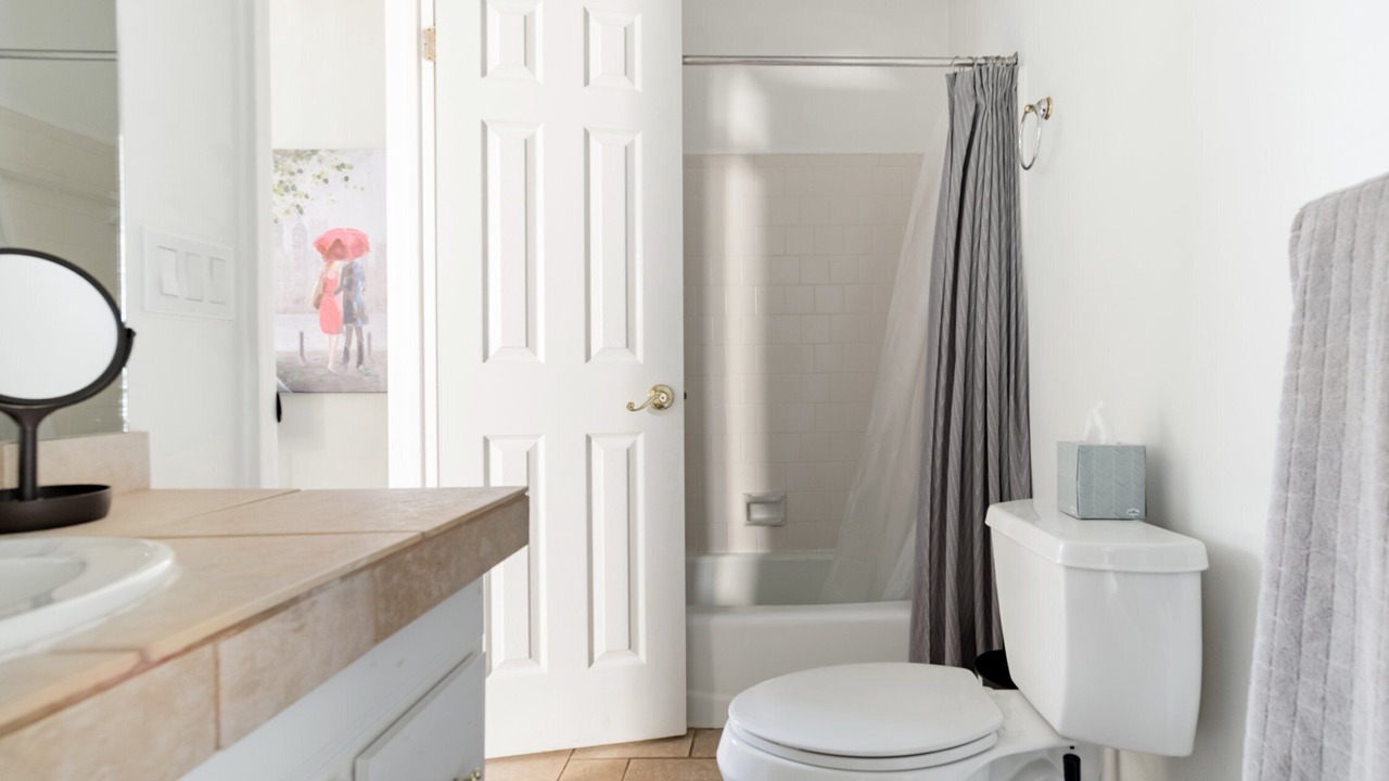 Photo of Bathroom in Morningside-Lenox Park