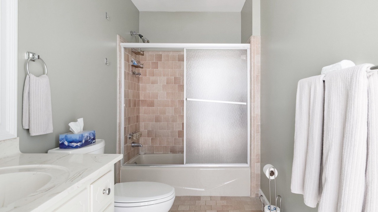 Photo of Bathroom in Morningside-Lenox Park