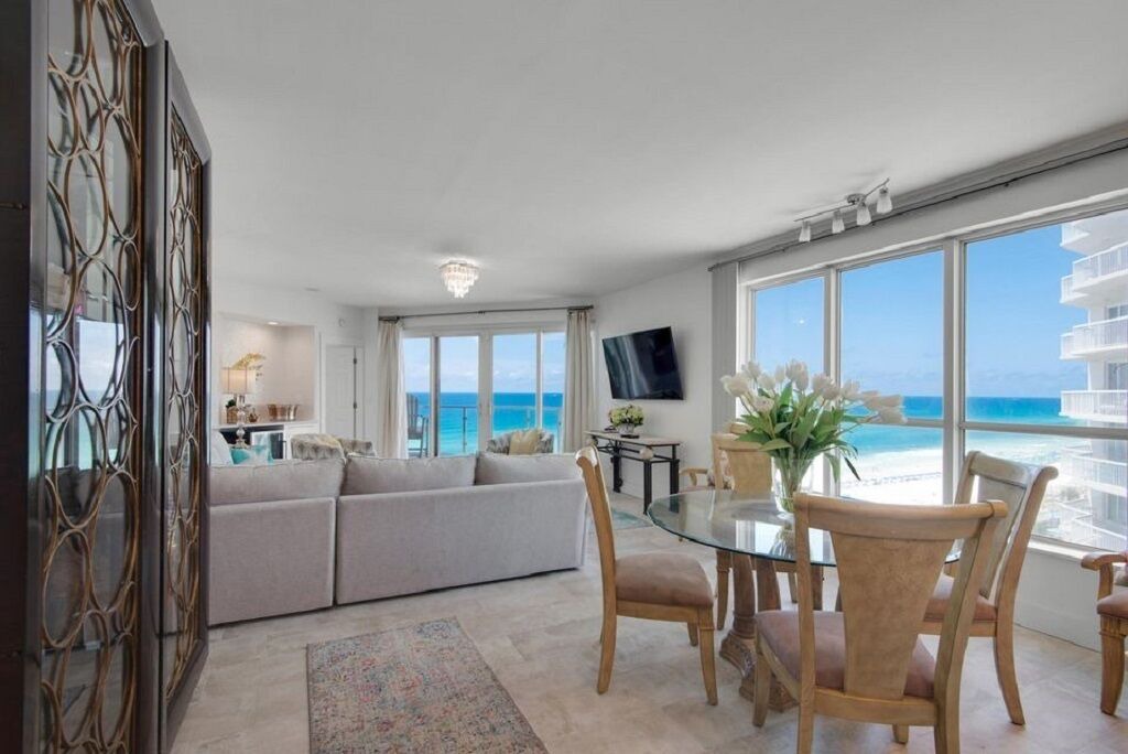 Photo of Livingroom in Destin