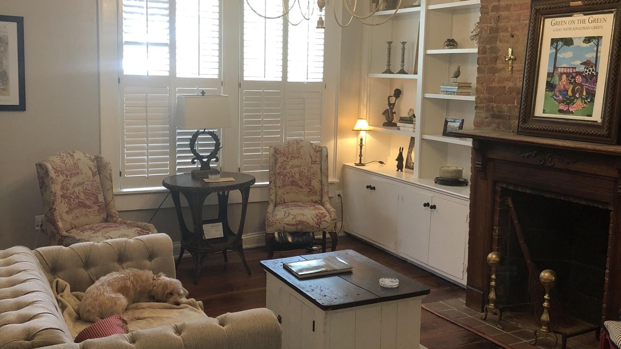 Photo of Livingroom in Historic District - North