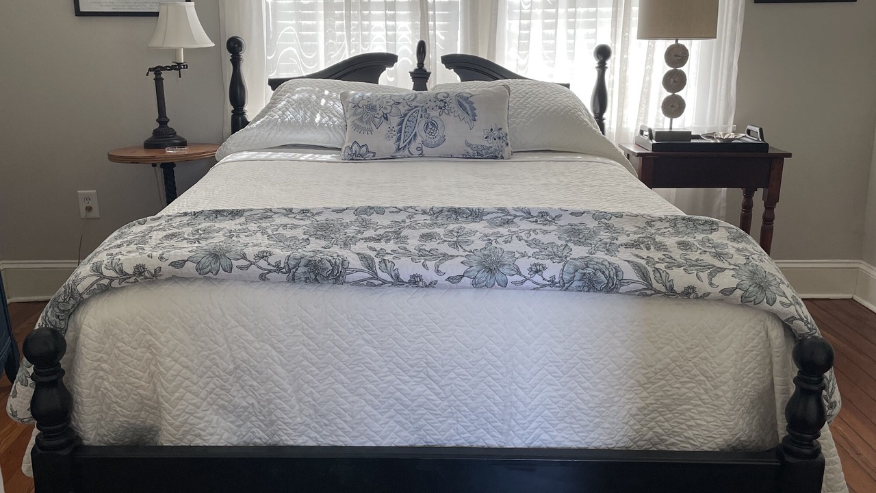 Photo of Bedroom in Historic District - North