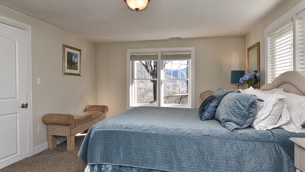 Photo of Bedroom in Hot Springs