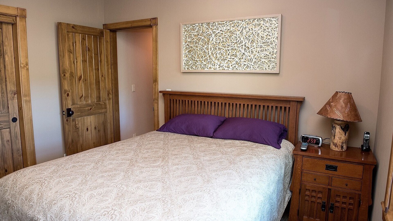 Photo of Bedroom in Lake Arrowhead