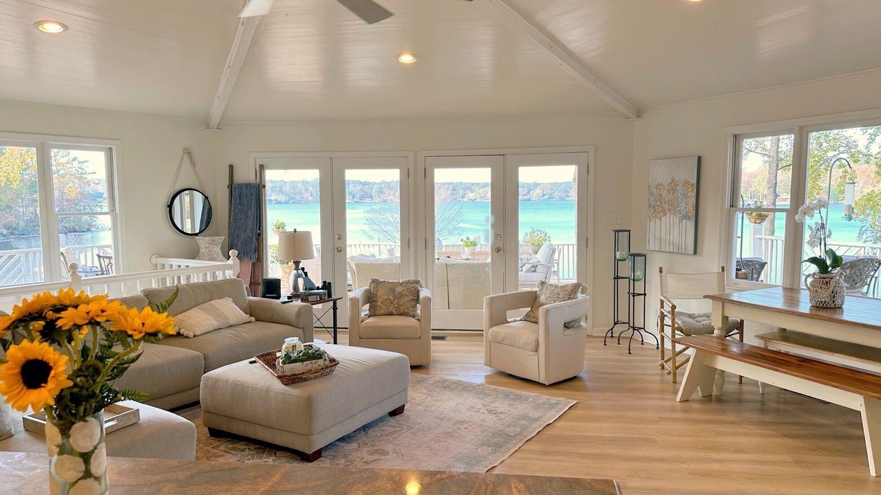 Photo of Livingroom in Monticello