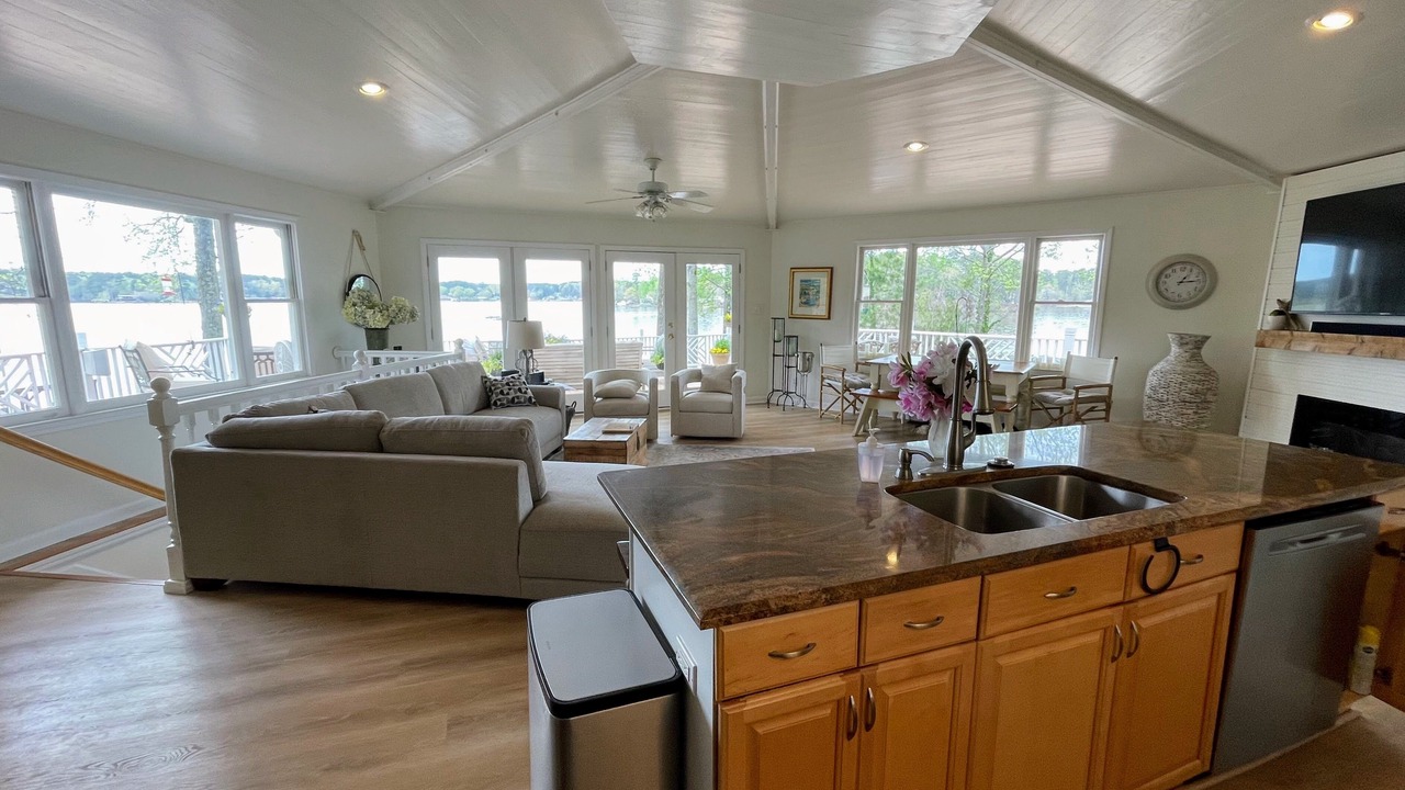 Photo of Livingroom in Monticello