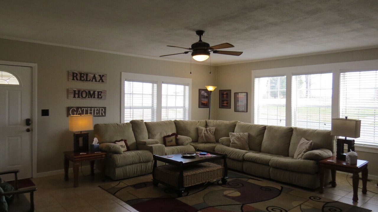 Photo of Livingroom in Guntersville