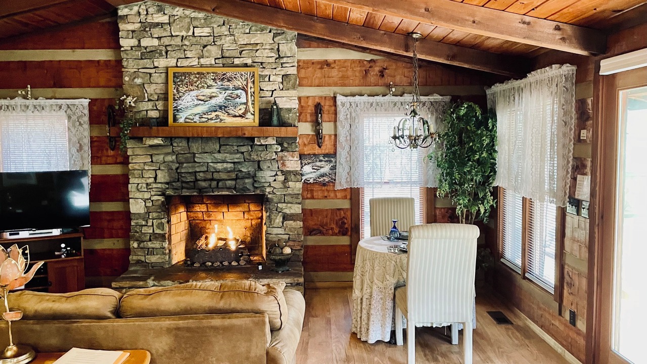 Photo of Livingroom in Rocky Grove