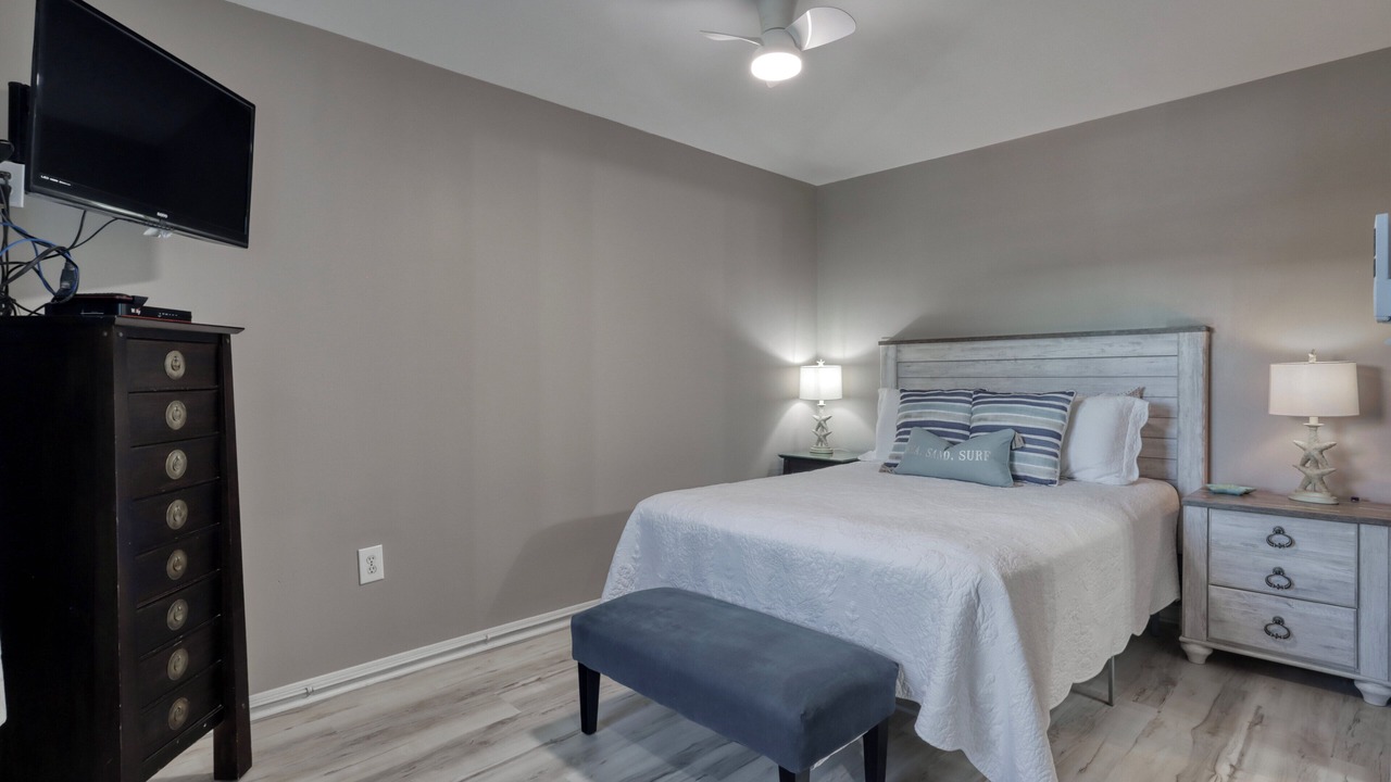 Photo of Bedroom in Gulf Shores