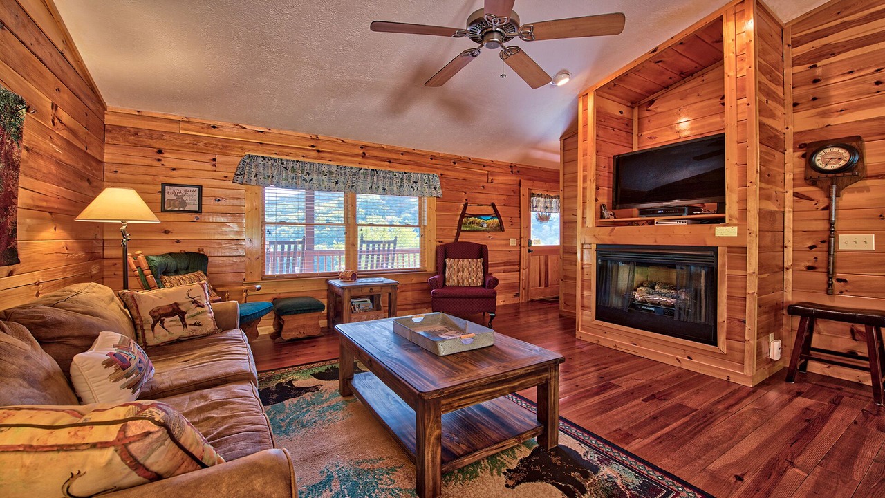 Photo of Livingroom in Maggie Valley