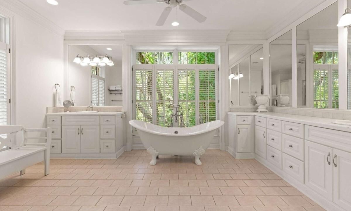Photo of Bathroom in King City