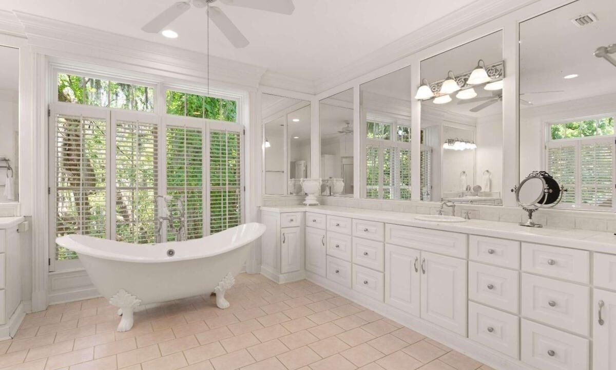 Photo of Bathroom in King City