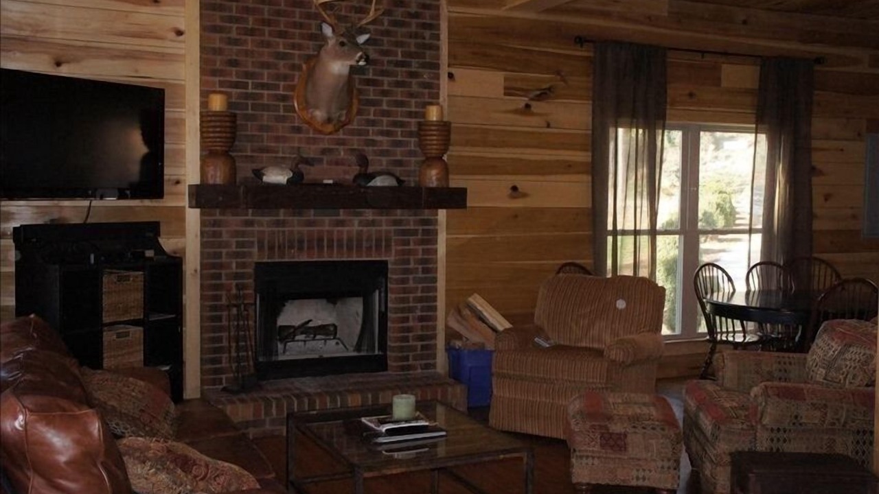 Photo of Bedroom in Guntersville