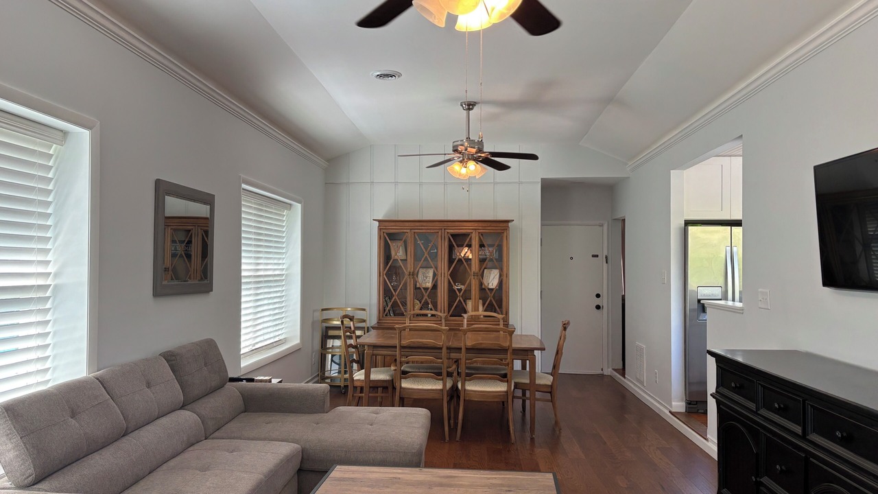 Photo of Livingroom in Forest Hills