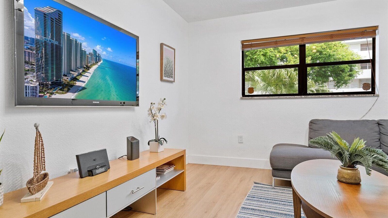 Photo of Livingroom in Eastern Shores