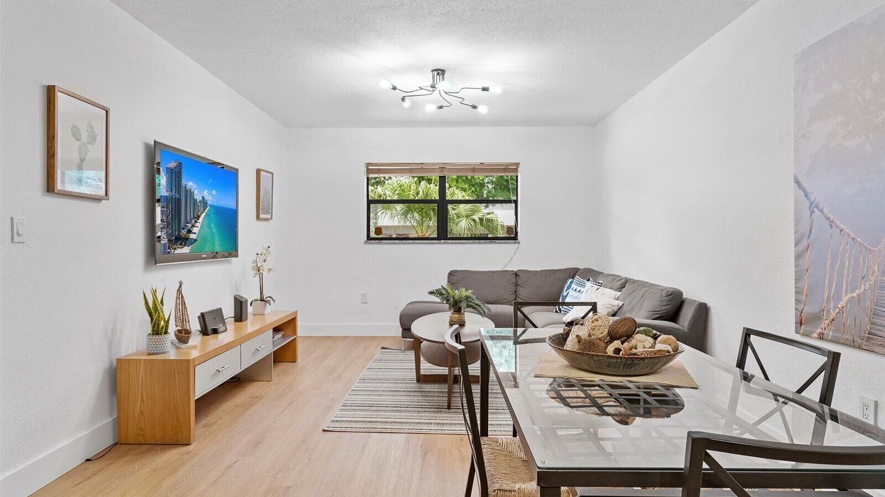 Photo of Livingroom in Eastern Shores
