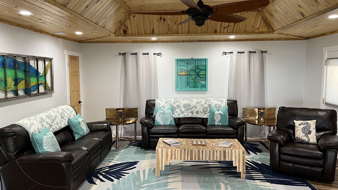 Photo of Livingroom in Midway