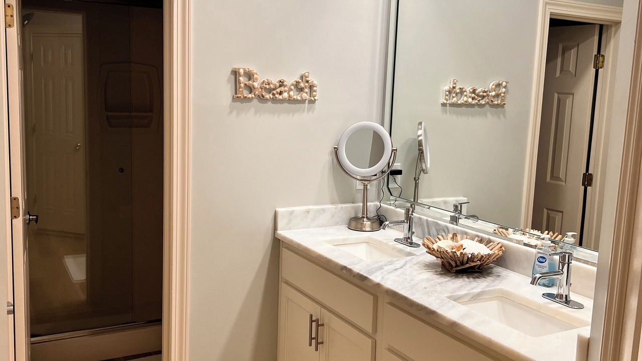 Photo of Bathroom in Orange Beach East