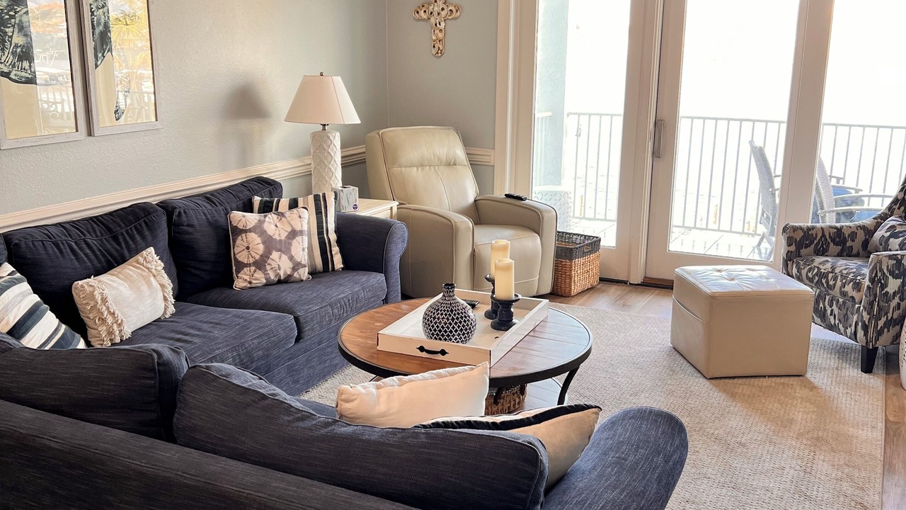 Photo of Livingroom in Orange Beach East