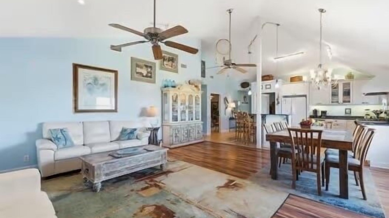 Photo of Livingroom in Ocean Springs