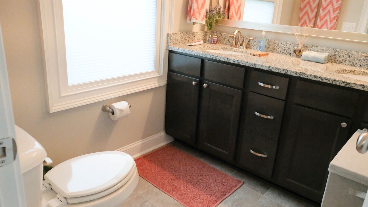 Photo of Bathroom in Thomas Square
