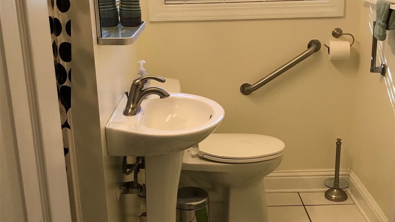 Photo of Bathroom in Ocean Springs