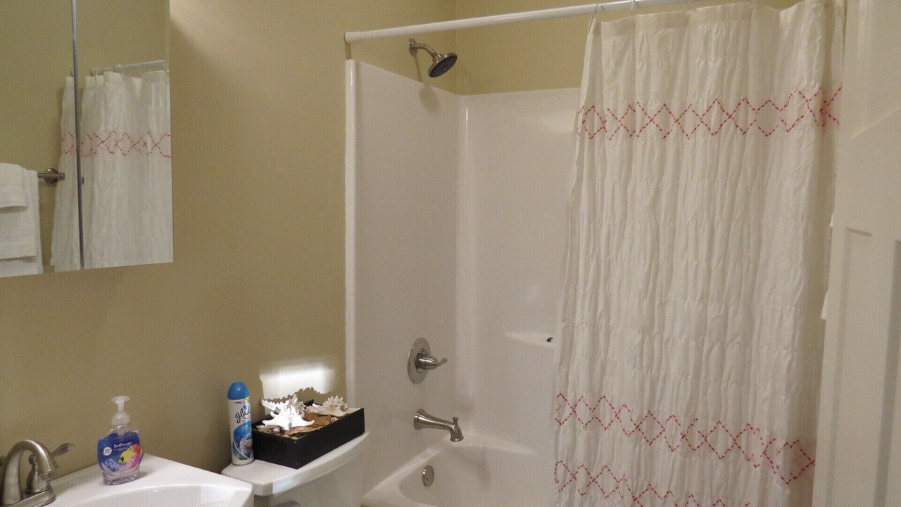 Photo of Bathroom in Guntersville