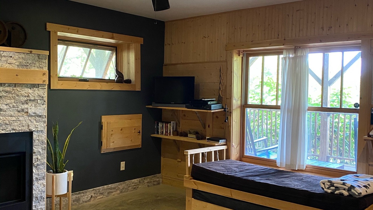 Photo of Livingroom in Weaverville