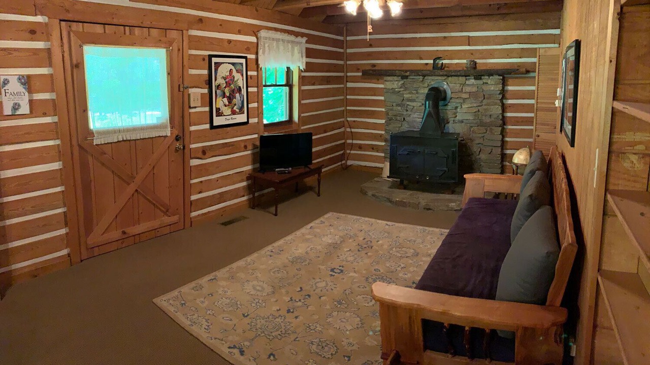 Photo of Livingroom in Saluda
