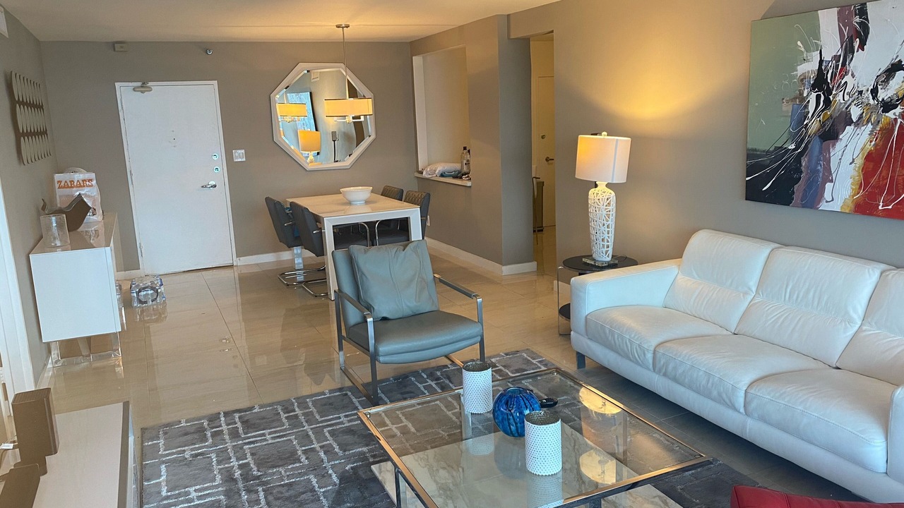 Photo of Livingroom in Mid Beach