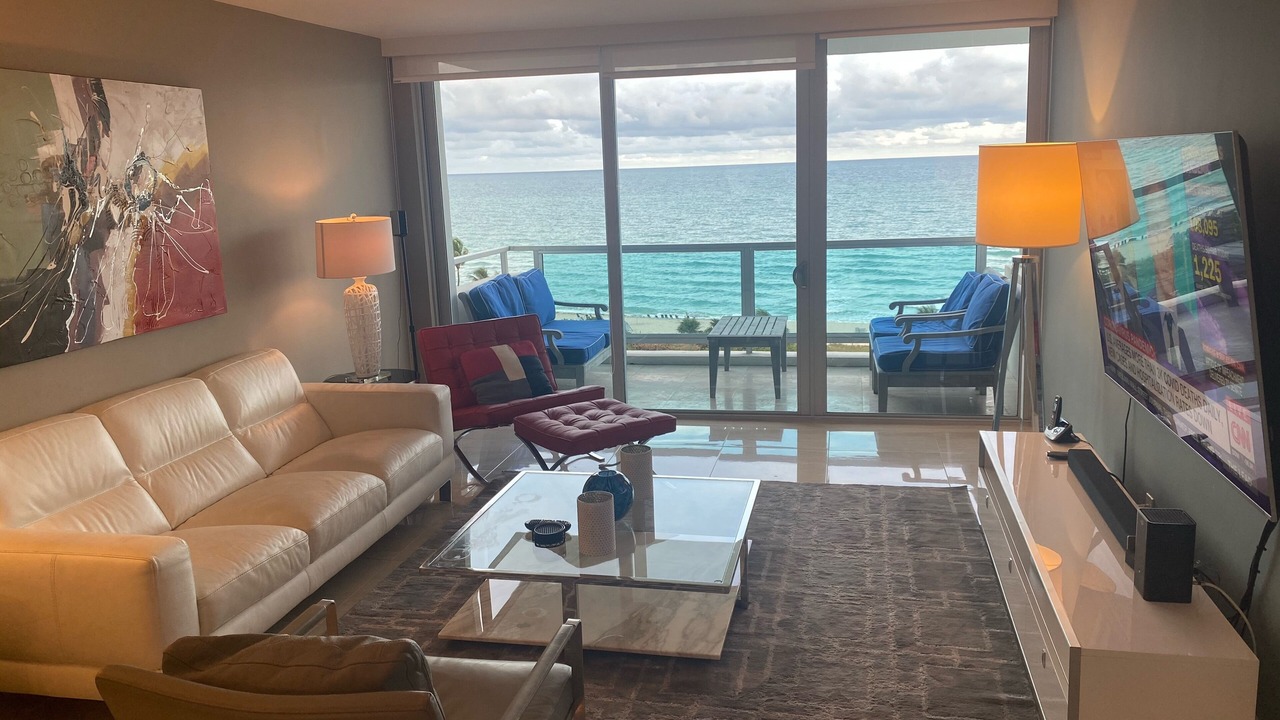 Photo of Livingroom in Mid Beach