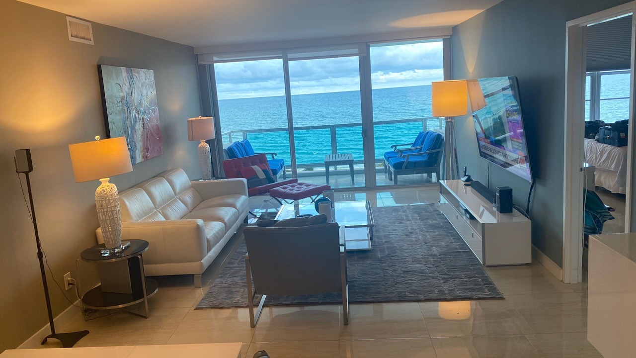 Photo of Livingroom in Mid Beach