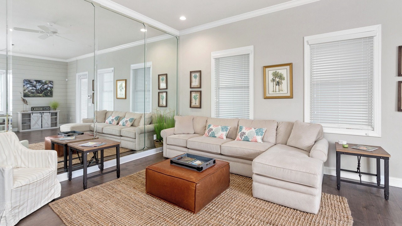 Photo of Livingroom in King City
