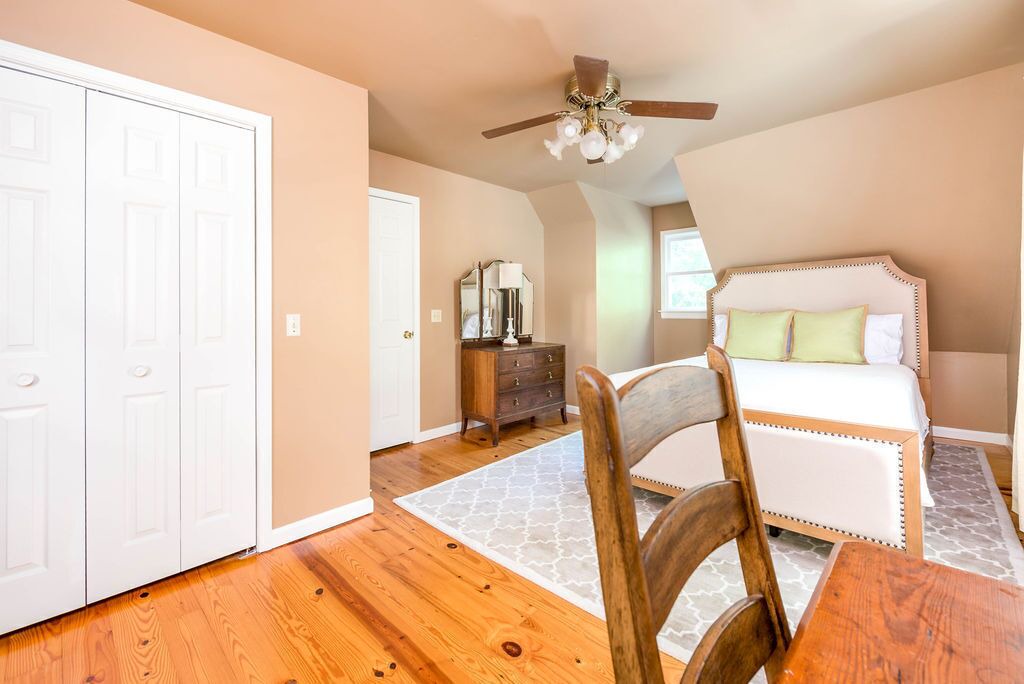 Photo of Bedroom in Dahlonega