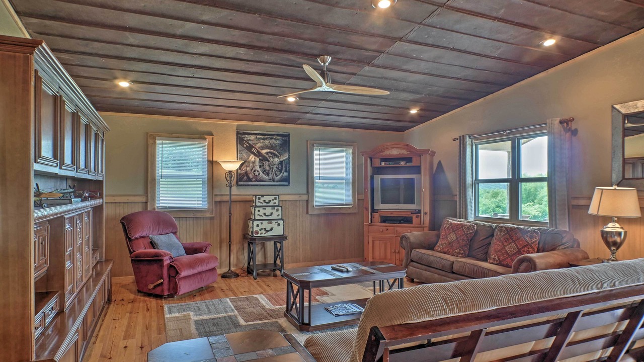 Photo of Livingroom in Guntersville