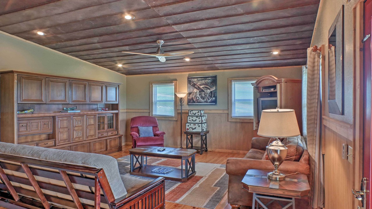 Photo of Livingroom in Guntersville