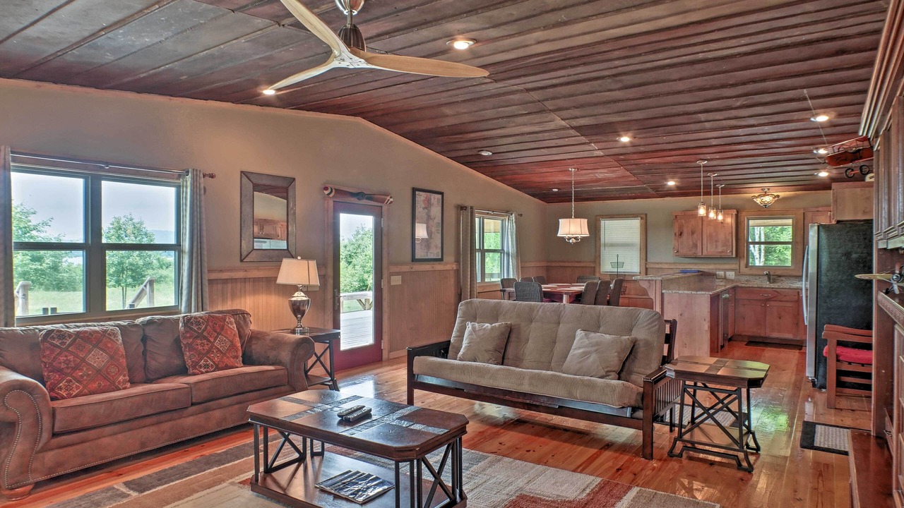 Photo of Bedroom in Guntersville